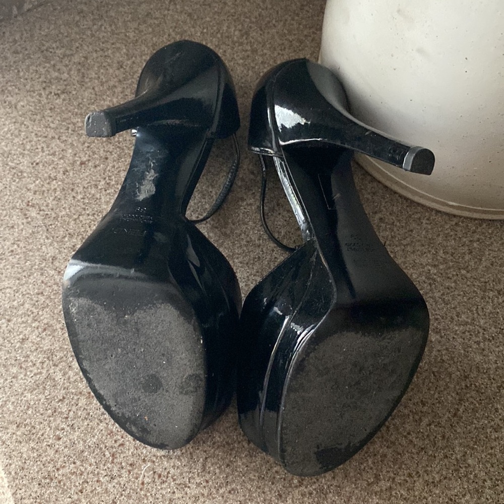 FENDI Black Patent Leather T Strap Peep Toe Platform Sandals - Picture 11 of 13